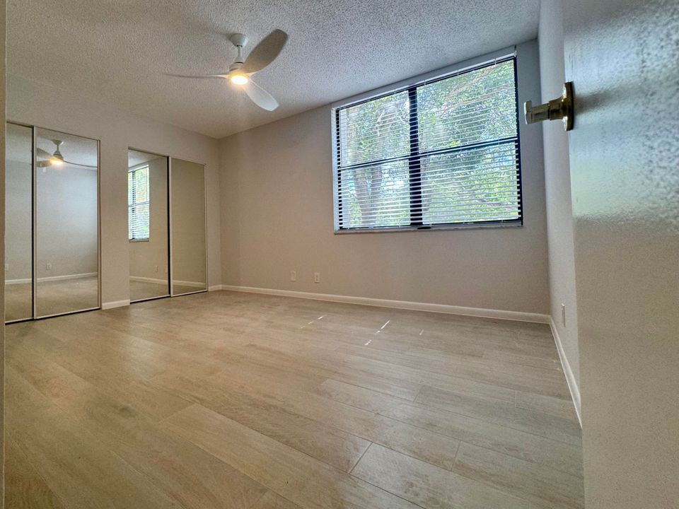 Под контрактом: $1,975 (1 спален, 1 ванн, 729 Квадратных фут)