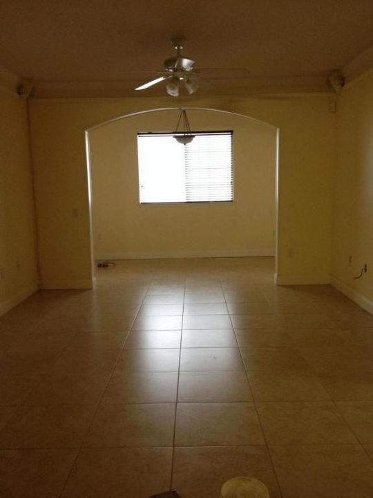 Под контрактом: $2,000 (2 спален, 2 ванн, 1258 Квадратных фут)