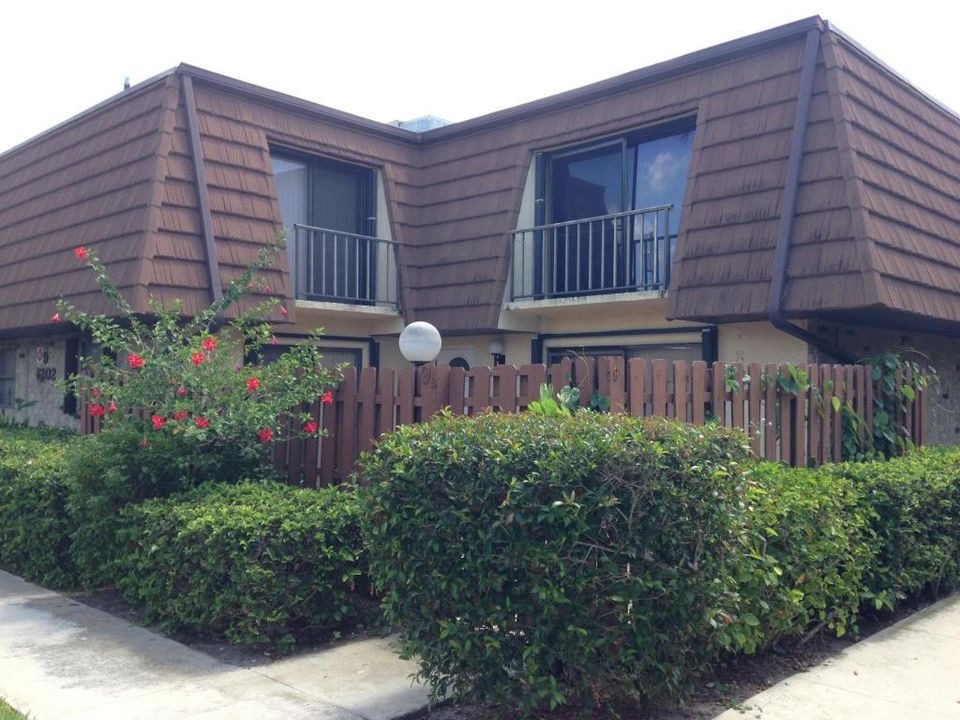 Vendido Recientemente: $189,900 (2 camas, 2 baños, 1328 Pies cuadrados)