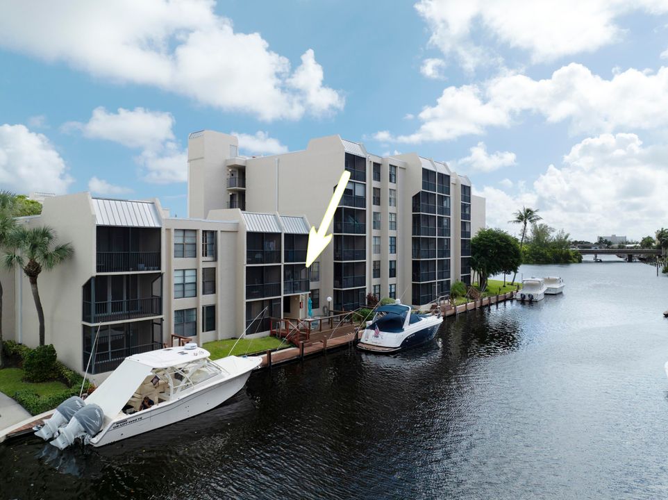 Под контрактом: $310,000 (1 спален, 1 ванн, 795 Квадратных фут)