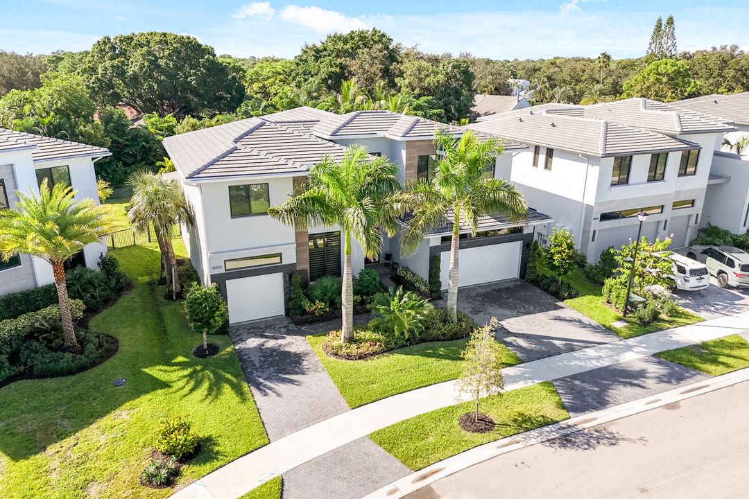 Activo con contrato: $2,949,000 (5 camas, 5 baños, 4522 Pies cuadrados)