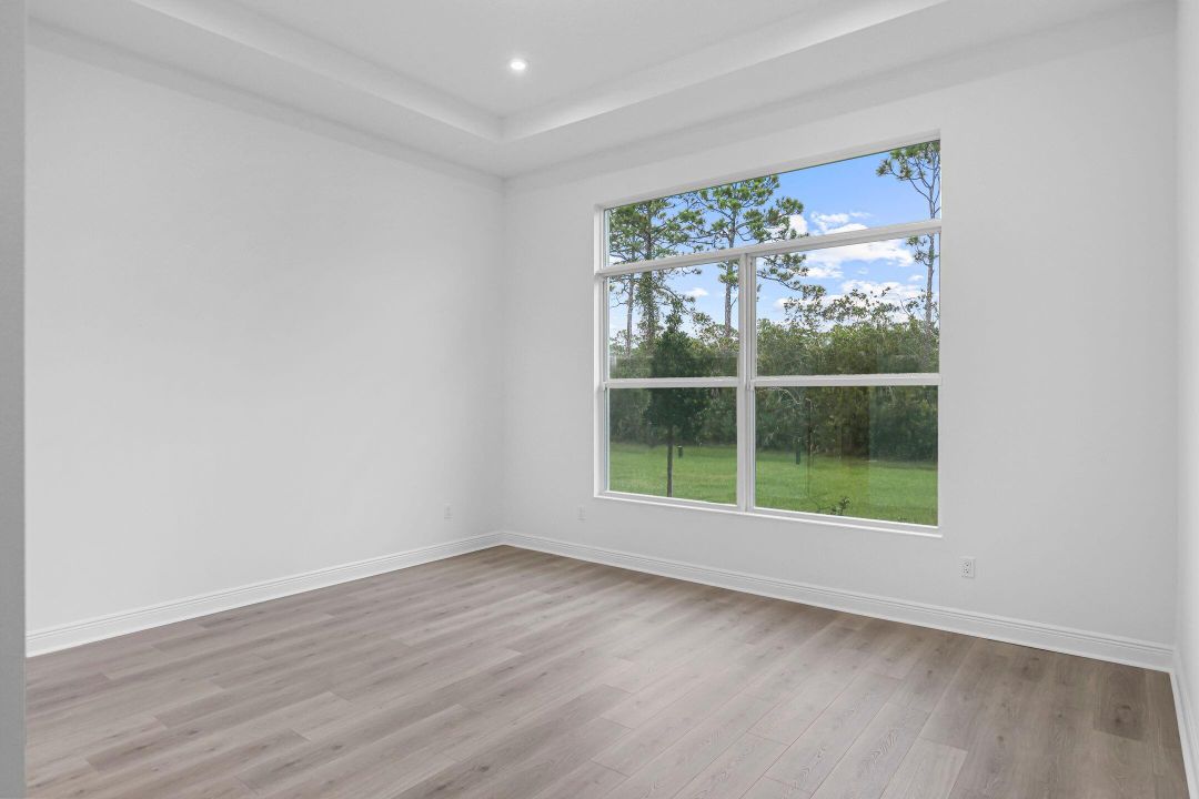 Под контрактом: $569,990 (3 спален, 3 ванн, 1840 Квадратных фут)