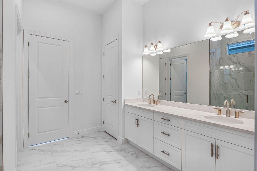 Под контрактом: $569,990 (3 спален, 3 ванн, 1840 Квадратных фут)