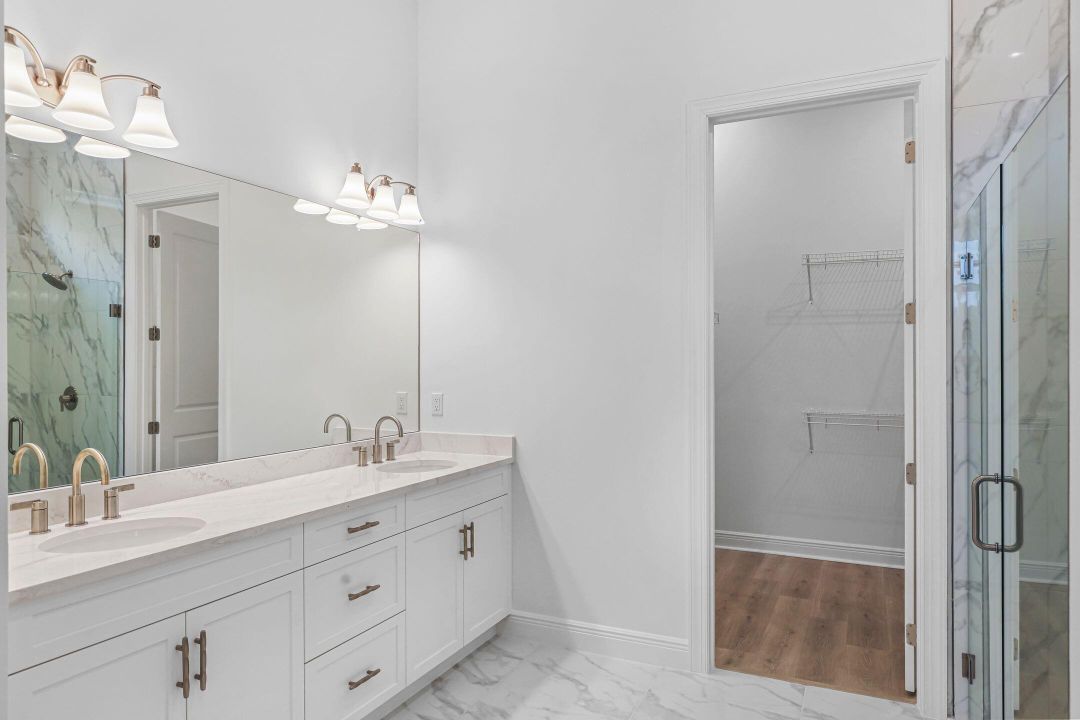 Под контрактом: $569,990 (3 спален, 3 ванн, 1840 Квадратных фут)