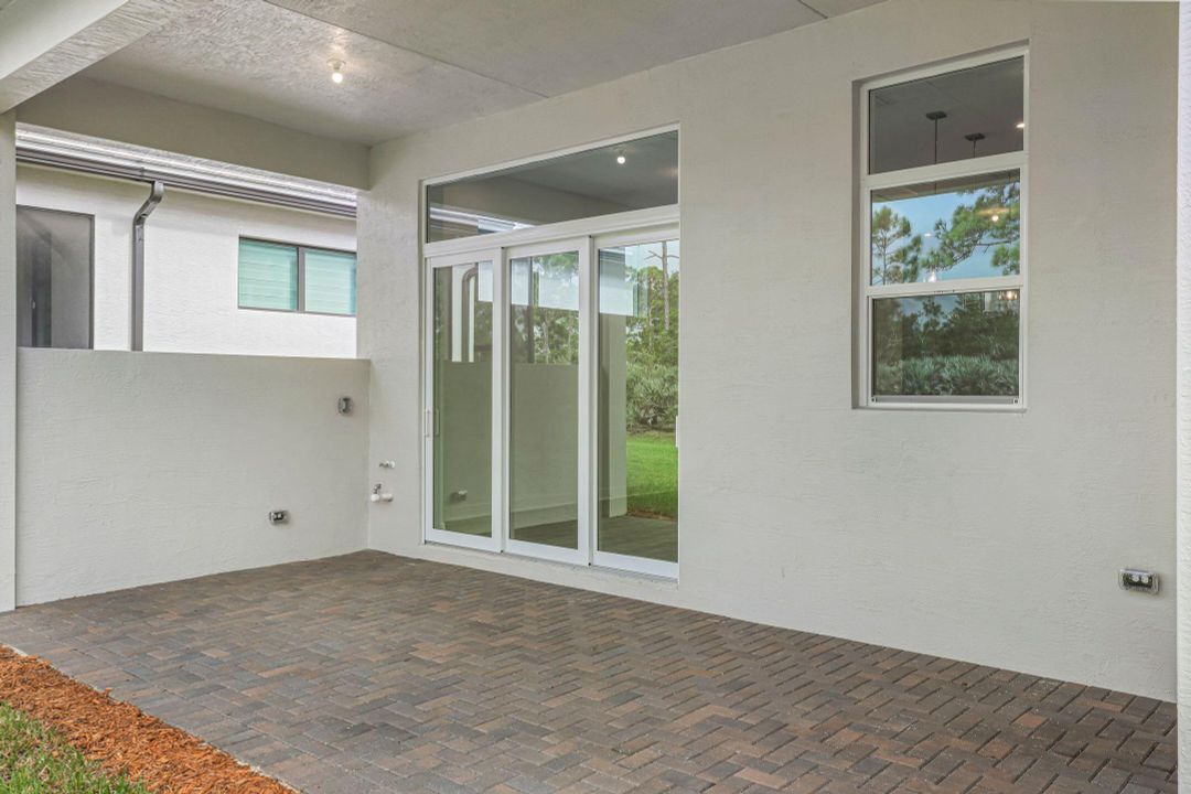 Под контрактом: $569,990 (3 спален, 3 ванн, 1840 Квадратных фут)