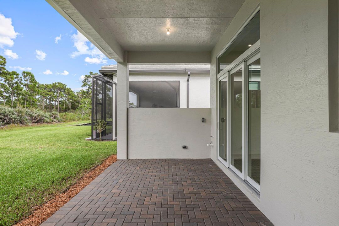 Под контрактом: $569,990 (3 спален, 3 ванн, 1840 Квадратных фут)