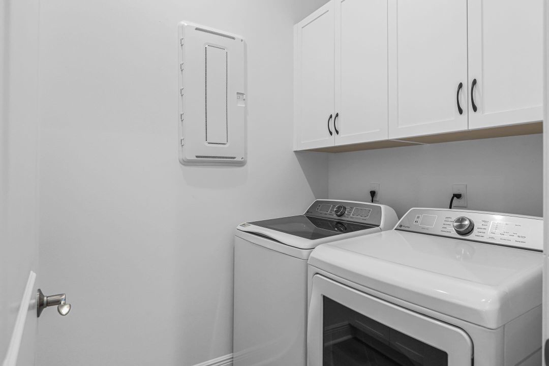 Под контрактом: $569,990 (3 спален, 3 ванн, 1840 Квадратных фут)