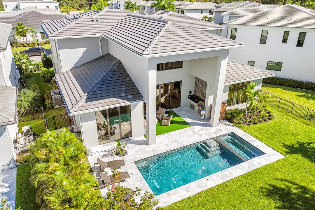 Activo con contrato: $2,949,000 (5 camas, 5 baños, 4522 Pies cuadrados)