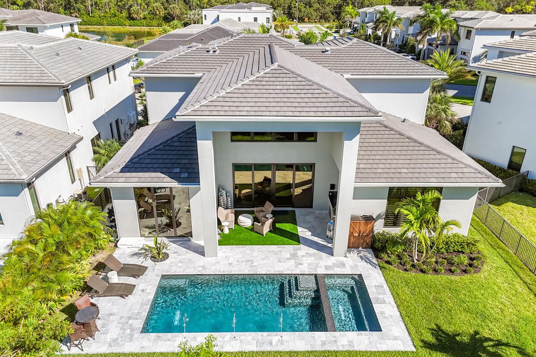 Activo con contrato: $2,949,000 (5 camas, 5 baños, 4522 Pies cuadrados)