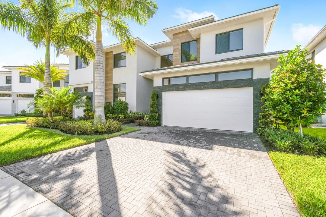 Activo con contrato: $2,949,000 (5 camas, 5 baños, 4522 Pies cuadrados)