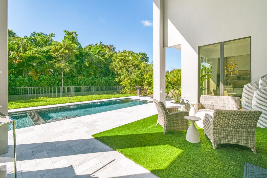 Activo con contrato: $2,949,000 (5 camas, 5 baños, 4522 Pies cuadrados)