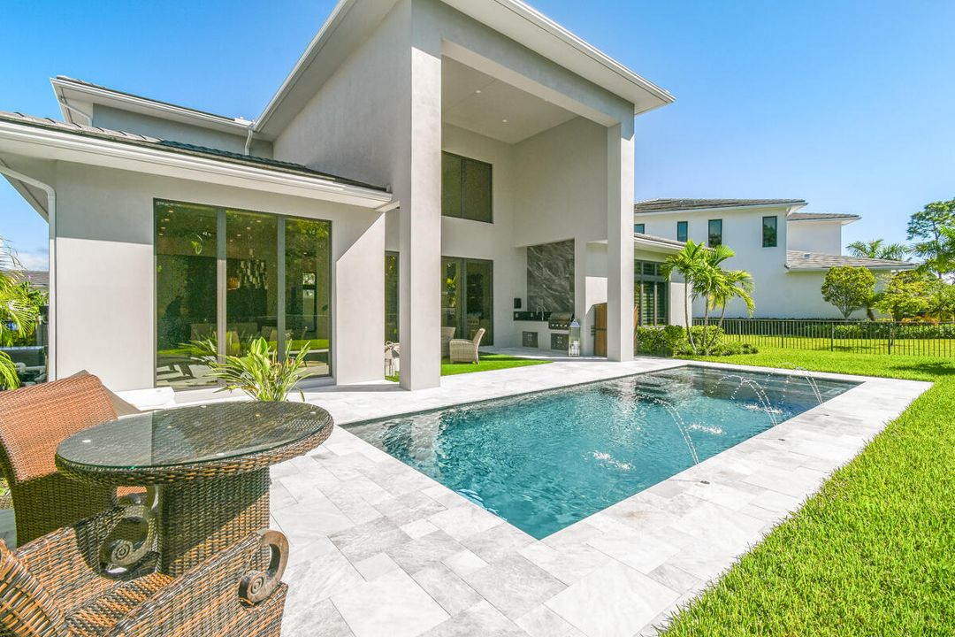 Activo con contrato: $2,949,000 (5 camas, 5 baños, 4522 Pies cuadrados)