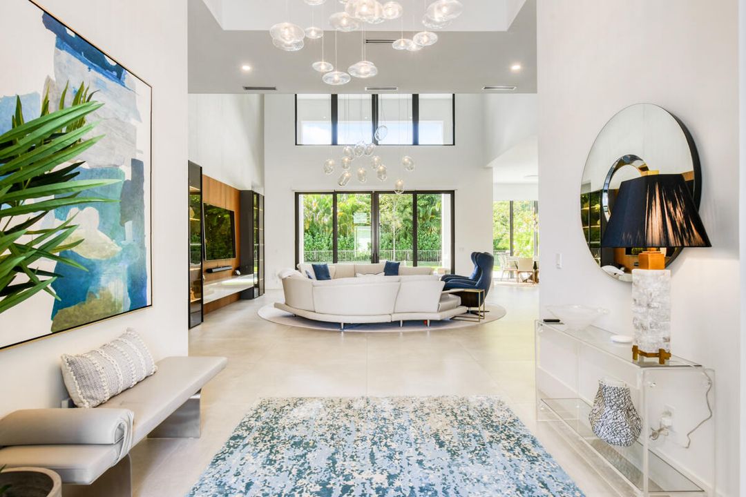 Activo con contrato: $2,949,000 (5 camas, 5 baños, 4522 Pies cuadrados)