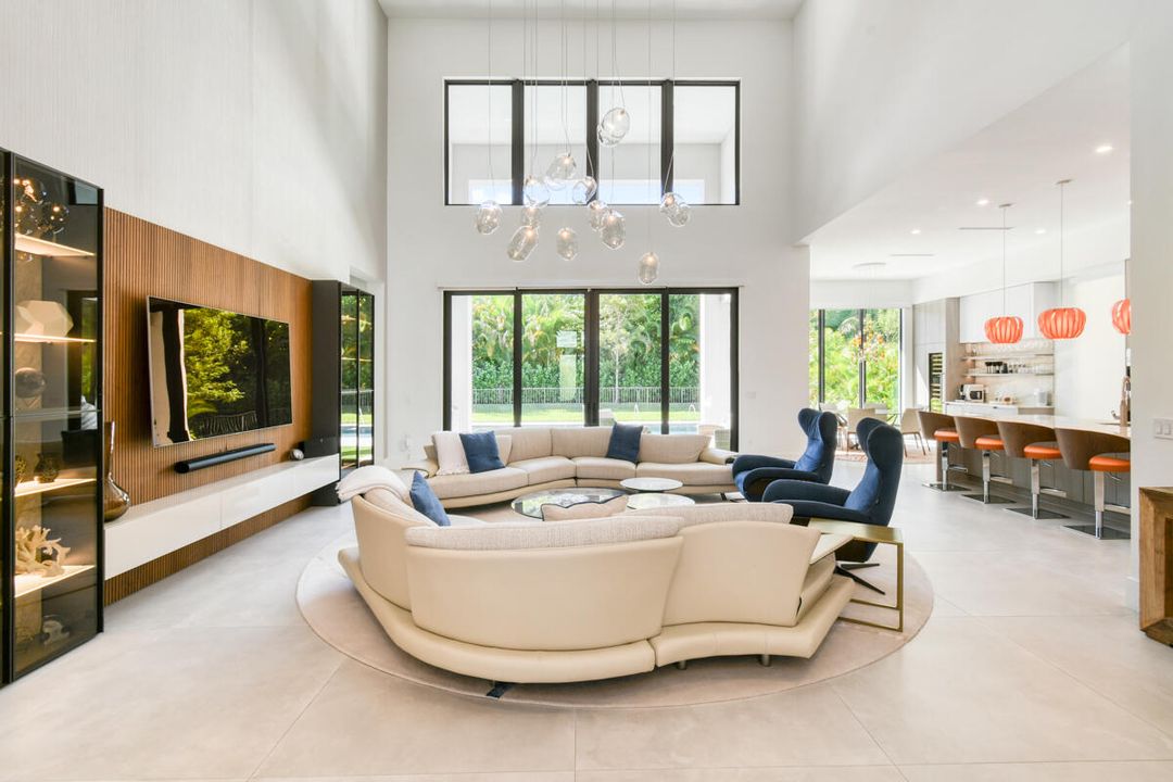 Activo con contrato: $2,949,000 (5 camas, 5 baños, 4522 Pies cuadrados)