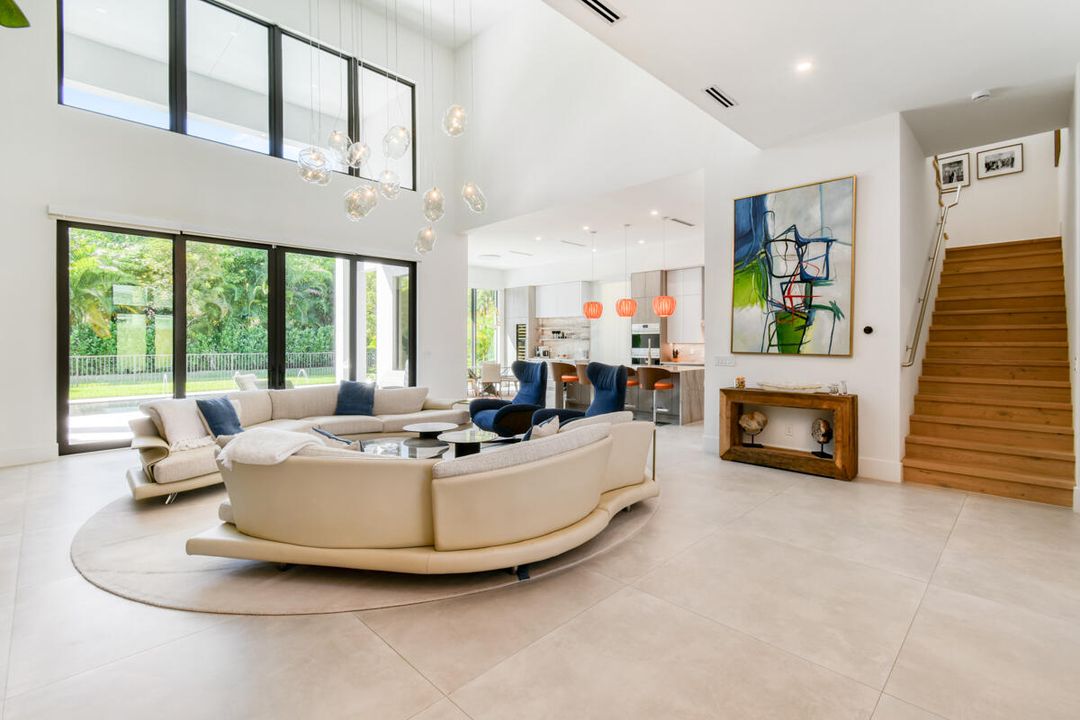 Activo con contrato: $2,949,000 (5 camas, 5 baños, 4522 Pies cuadrados)