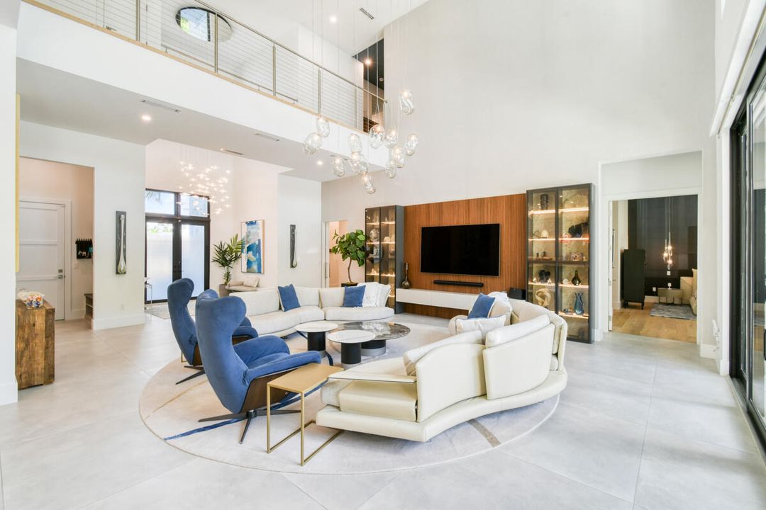 Activo con contrato: $2,949,000 (5 camas, 5 baños, 4522 Pies cuadrados)