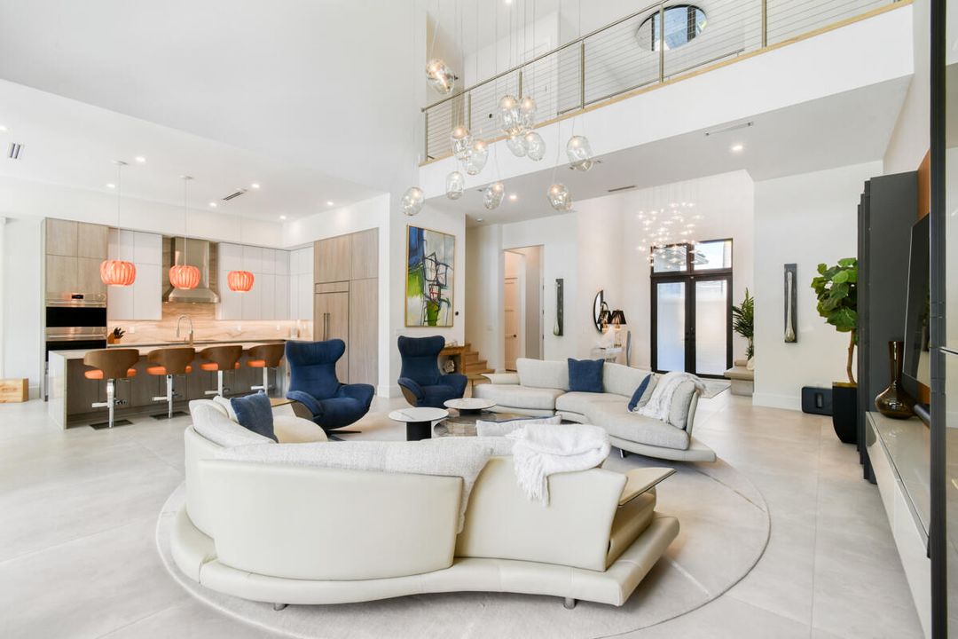 Activo con contrato: $2,949,000 (5 camas, 5 baños, 4522 Pies cuadrados)