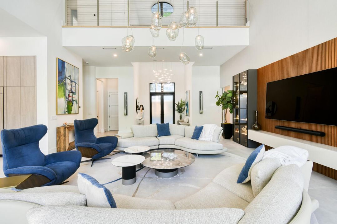 Activo con contrato: $2,949,000 (5 camas, 5 baños, 4522 Pies cuadrados)