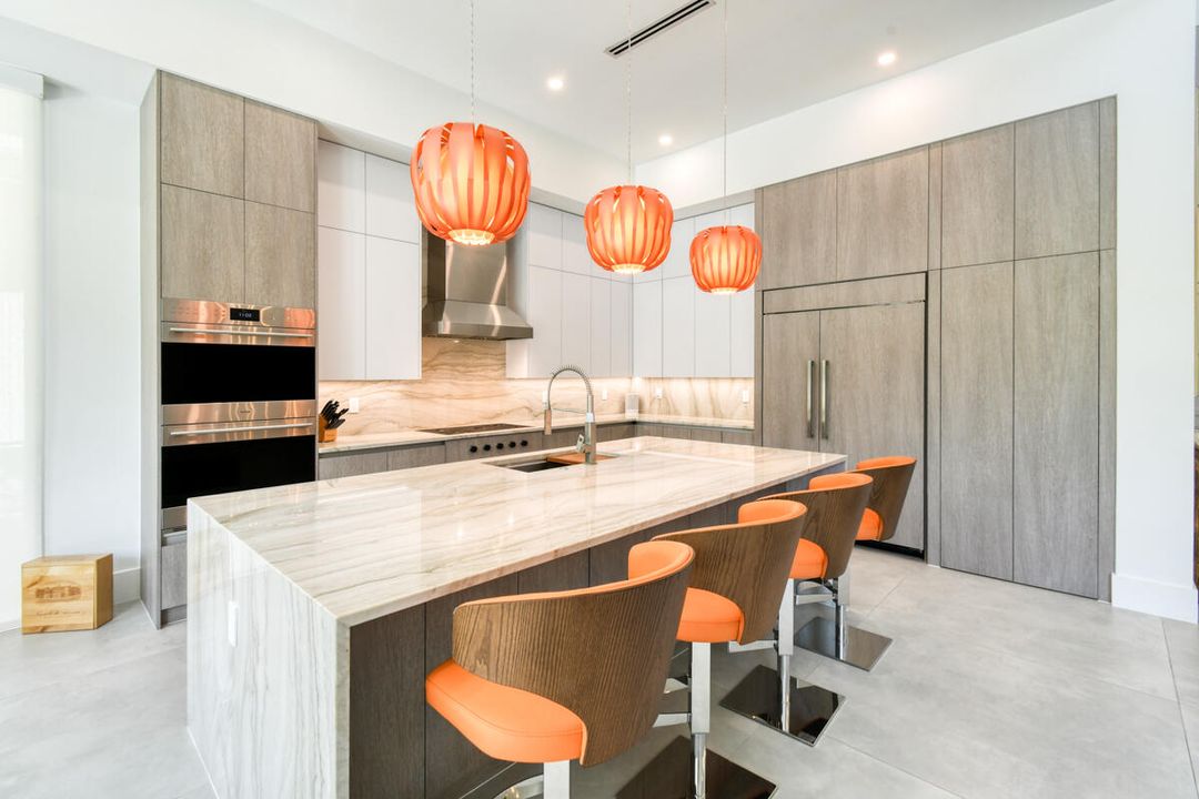 Activo con contrato: $2,949,000 (5 camas, 5 baños, 4522 Pies cuadrados)