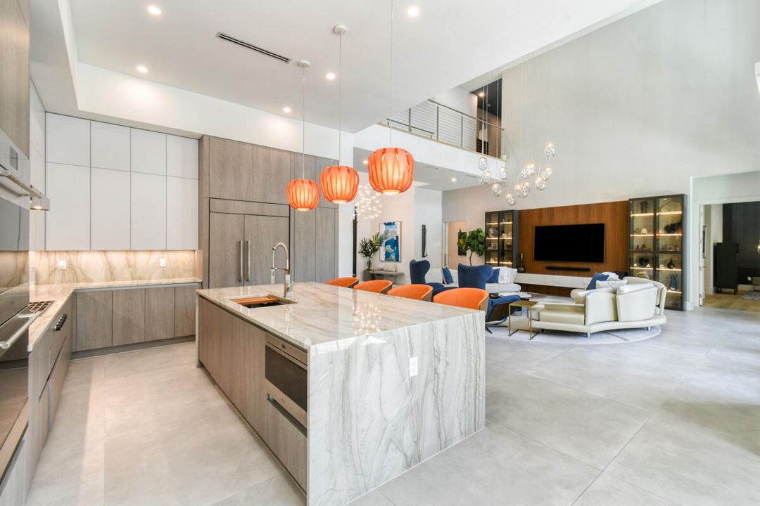 Activo con contrato: $2,949,000 (5 camas, 5 baños, 4522 Pies cuadrados)