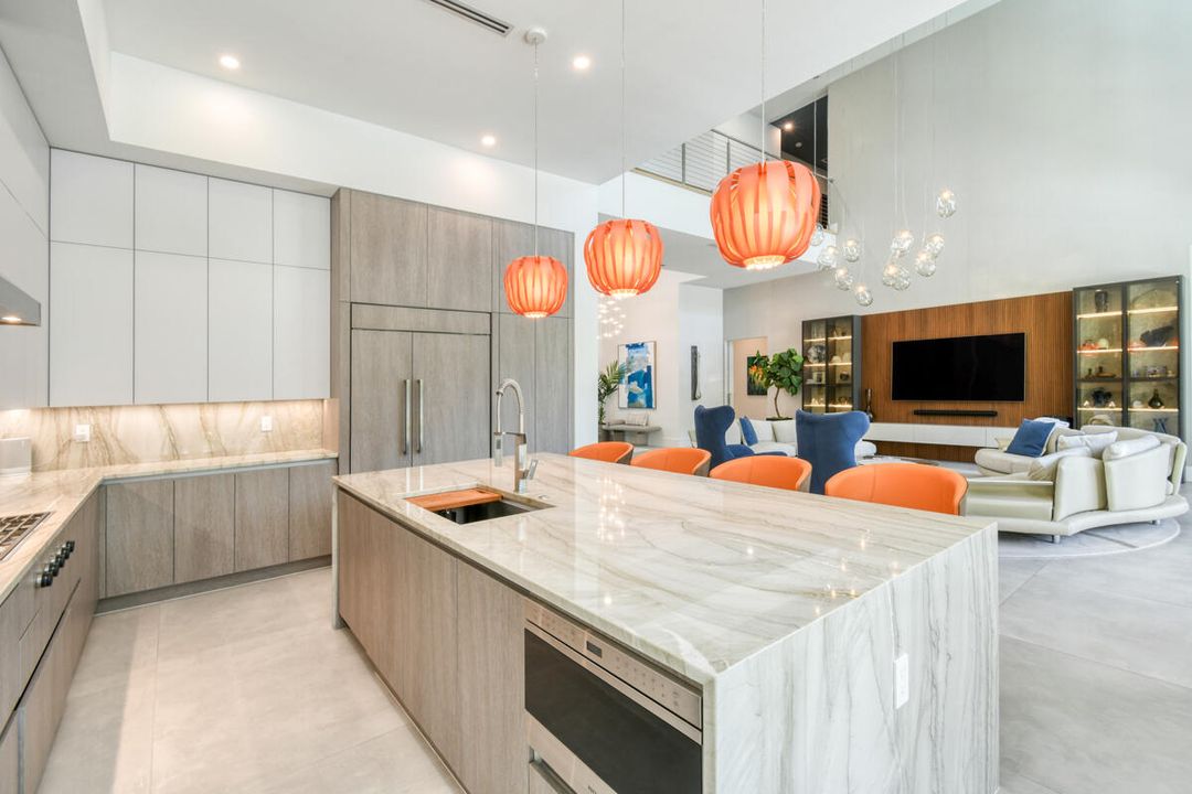 Activo con contrato: $2,949,000 (5 camas, 5 baños, 4522 Pies cuadrados)