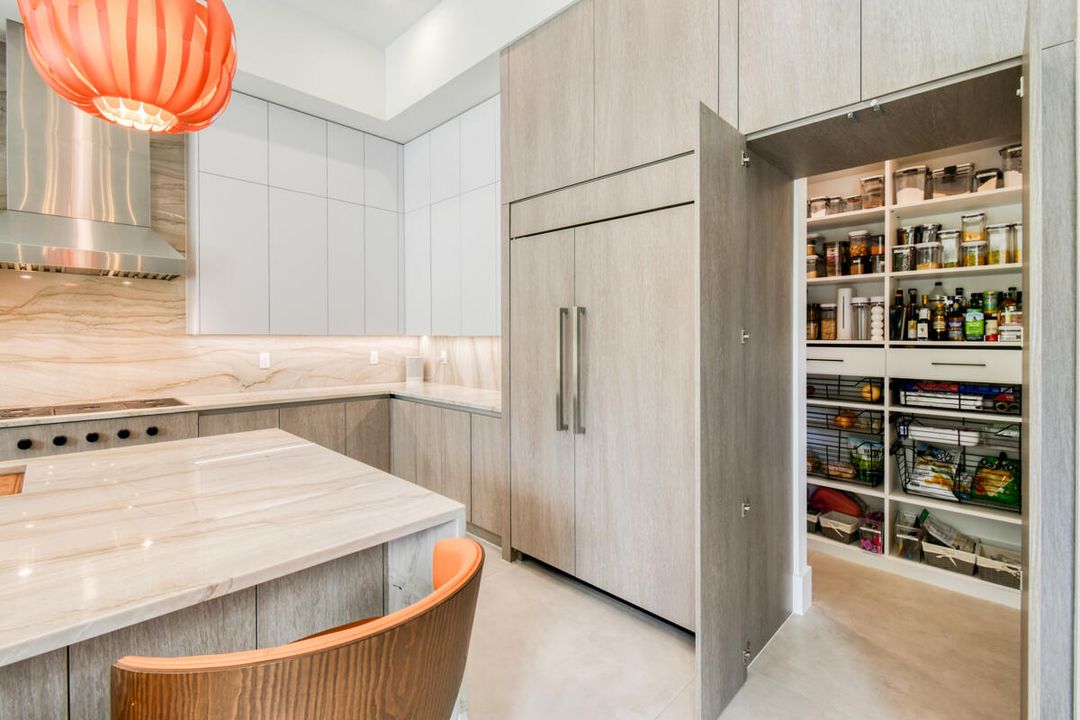 Activo con contrato: $2,949,000 (5 camas, 5 baños, 4522 Pies cuadrados)