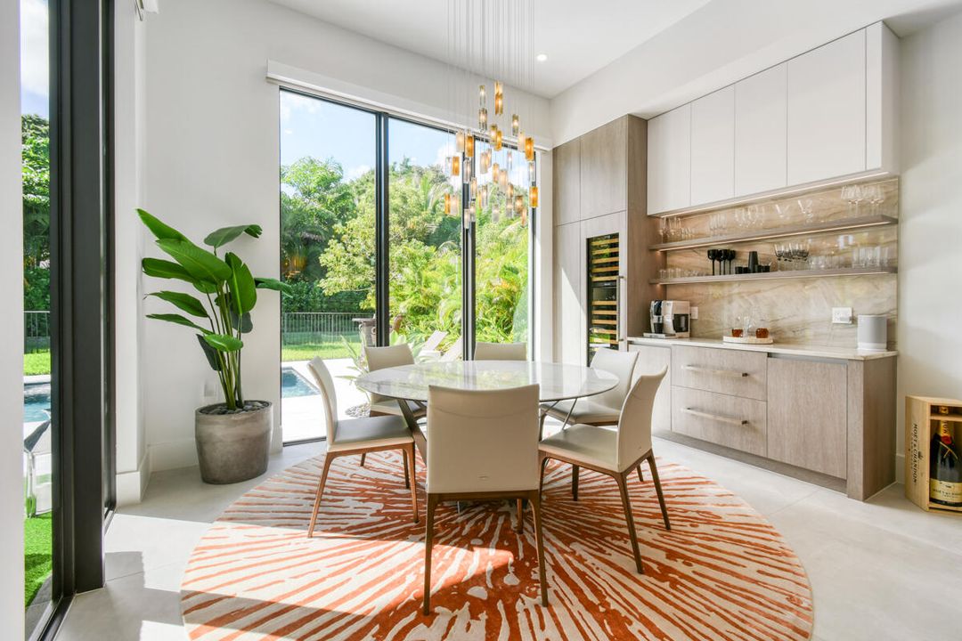 Activo con contrato: $2,949,000 (5 camas, 5 baños, 4522 Pies cuadrados)