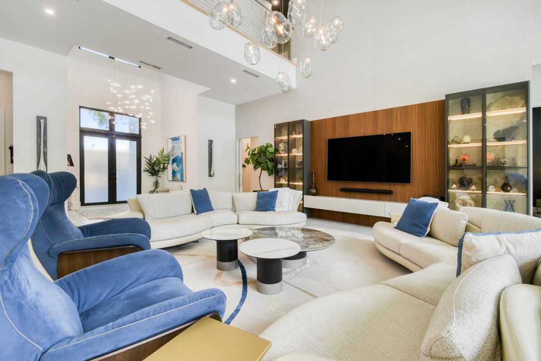 Activo con contrato: $2,949,000 (5 camas, 5 baños, 4522 Pies cuadrados)