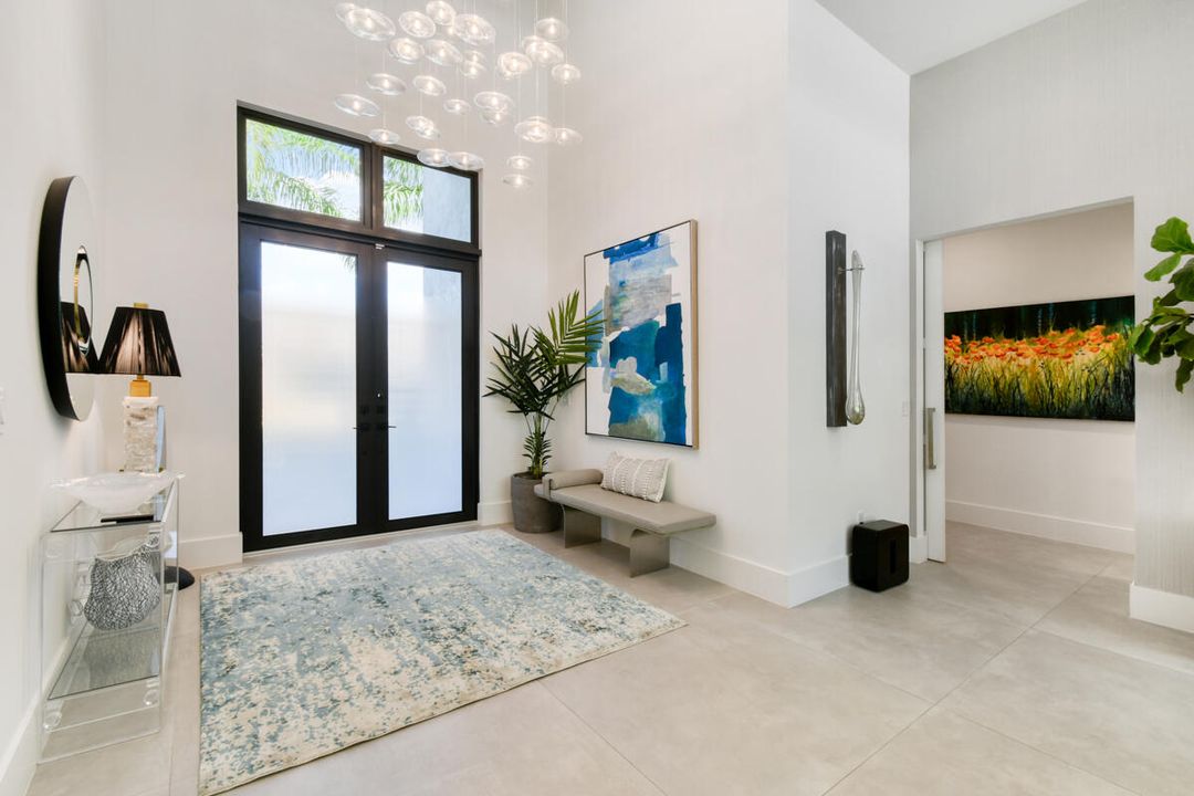 Activo con contrato: $2,949,000 (5 camas, 5 baños, 4522 Pies cuadrados)