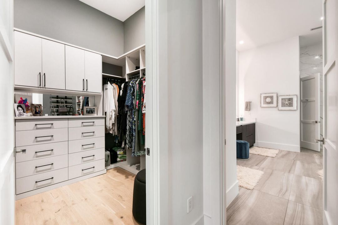 Activo con contrato: $2,949,000 (5 camas, 5 baños, 4522 Pies cuadrados)