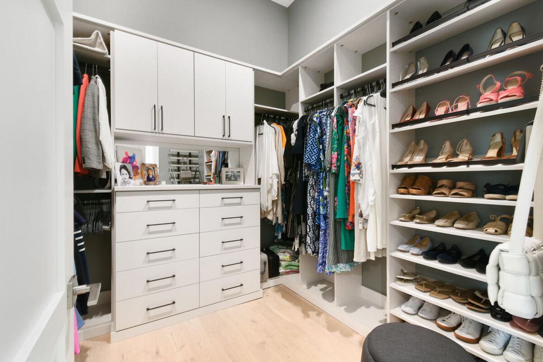 Activo con contrato: $2,949,000 (5 camas, 5 baños, 4522 Pies cuadrados)