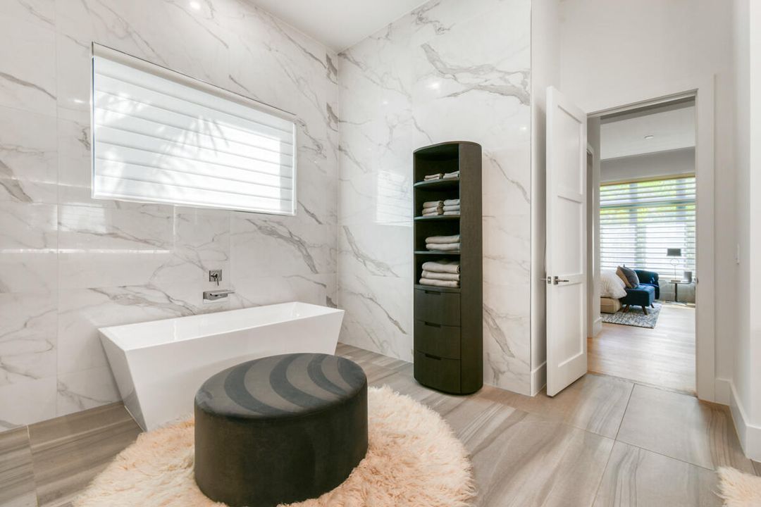 Activo con contrato: $2,949,000 (5 camas, 5 baños, 4522 Pies cuadrados)