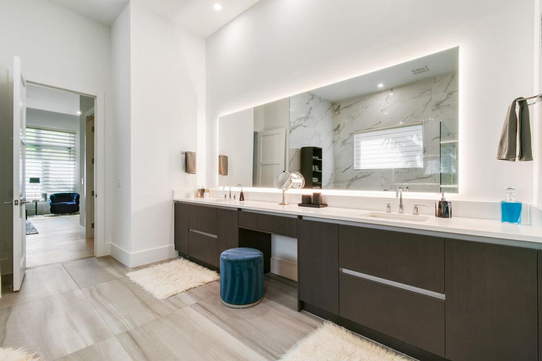 Activo con contrato: $2,949,000 (5 camas, 5 baños, 4522 Pies cuadrados)