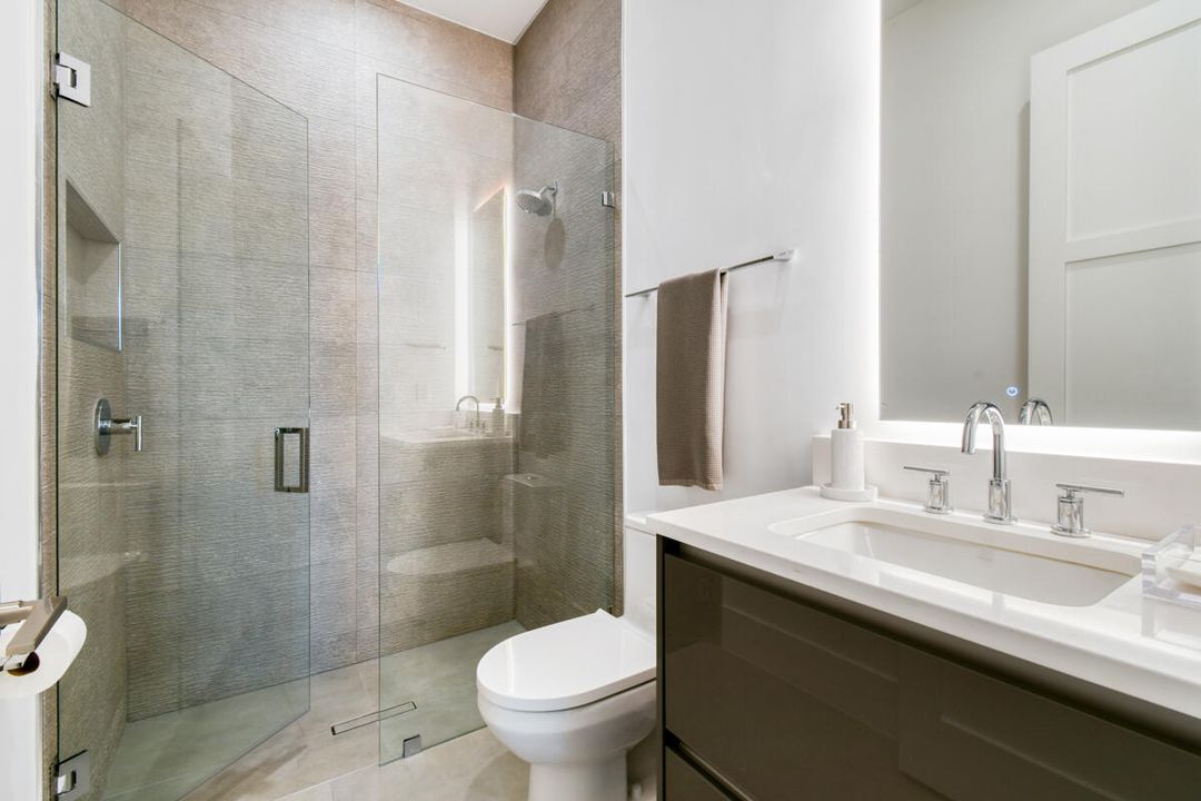 Activo con contrato: $2,949,000 (5 camas, 5 baños, 4522 Pies cuadrados)