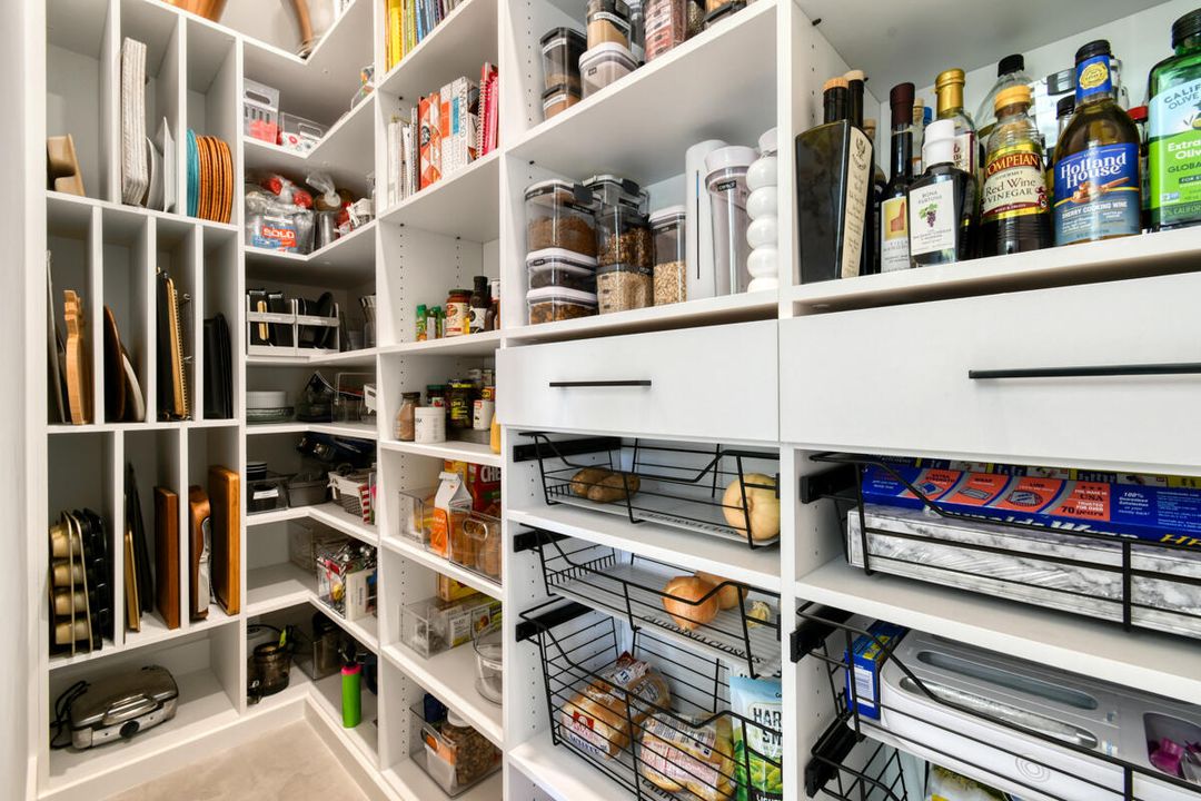 Activo con contrato: $2,949,000 (5 camas, 5 baños, 4522 Pies cuadrados)