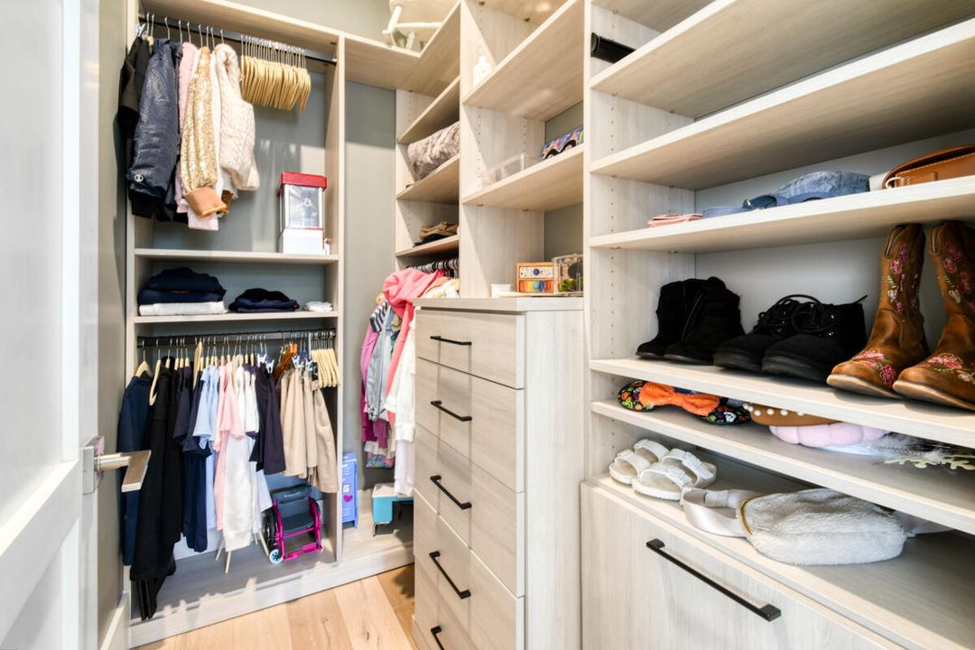 Activo con contrato: $2,949,000 (5 camas, 5 baños, 4522 Pies cuadrados)