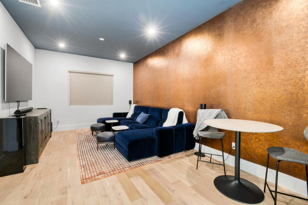 Activo con contrato: $2,949,000 (5 camas, 5 baños, 4522 Pies cuadrados)