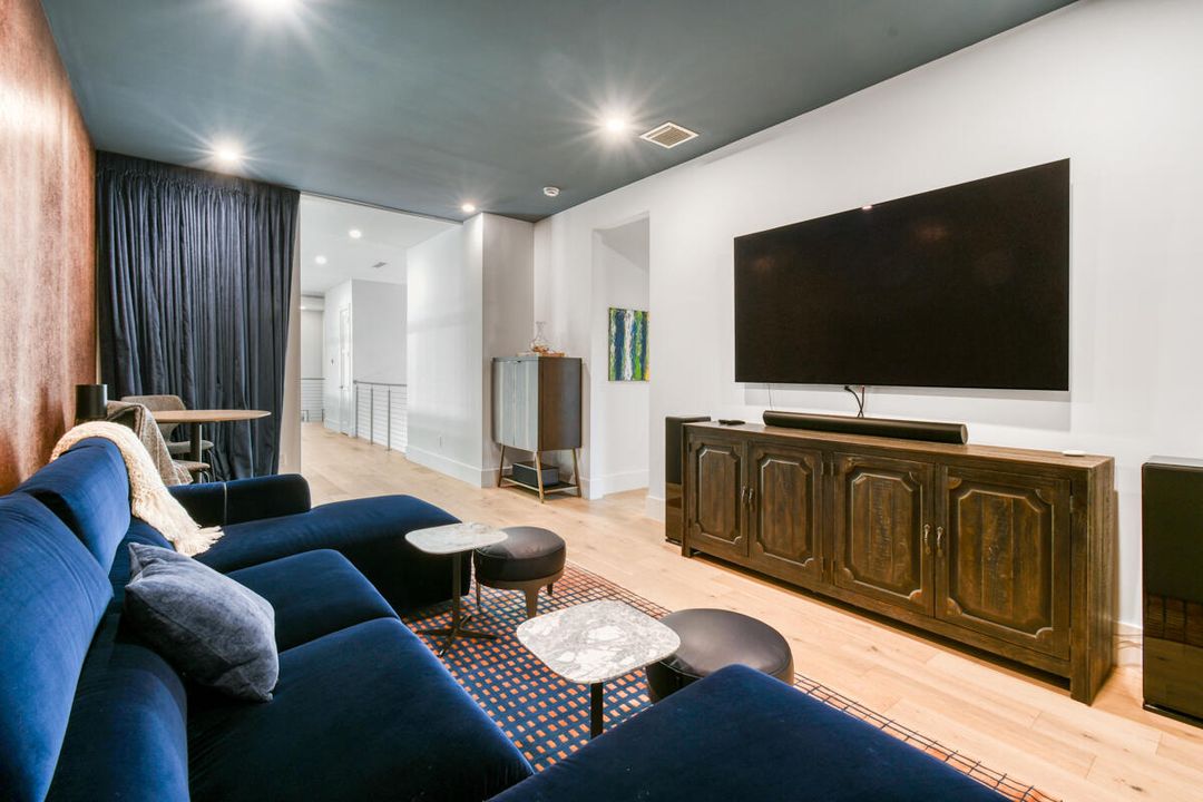 Activo con contrato: $2,949,000 (5 camas, 5 baños, 4522 Pies cuadrados)