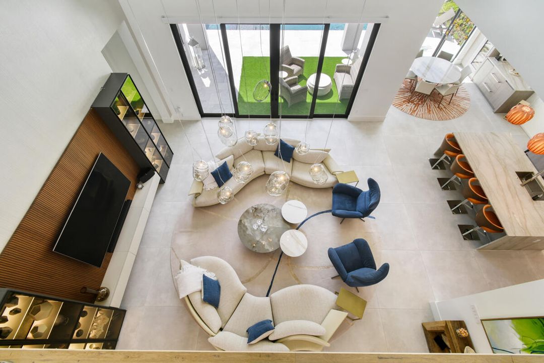 Activo con contrato: $2,949,000 (5 camas, 5 baños, 4522 Pies cuadrados)