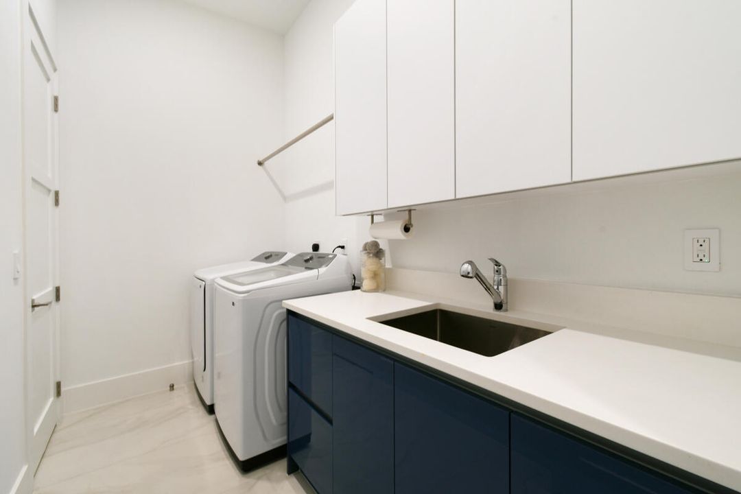 Activo con contrato: $2,949,000 (5 camas, 5 baños, 4522 Pies cuadrados)