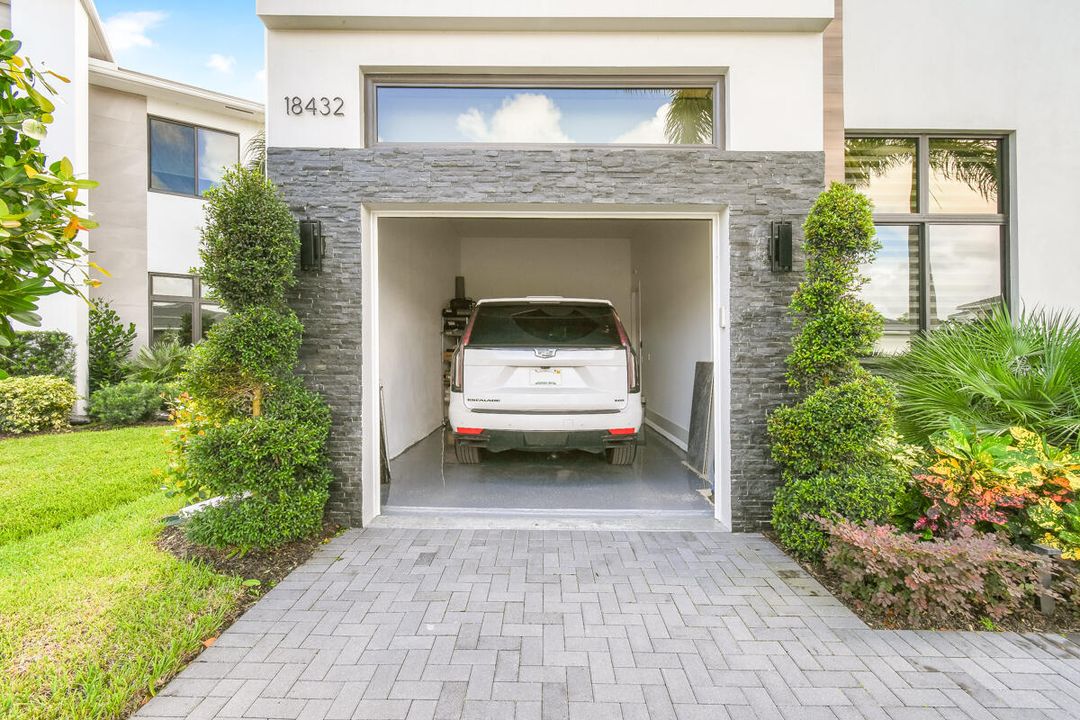 Activo con contrato: $2,949,000 (5 camas, 5 baños, 4522 Pies cuadrados)