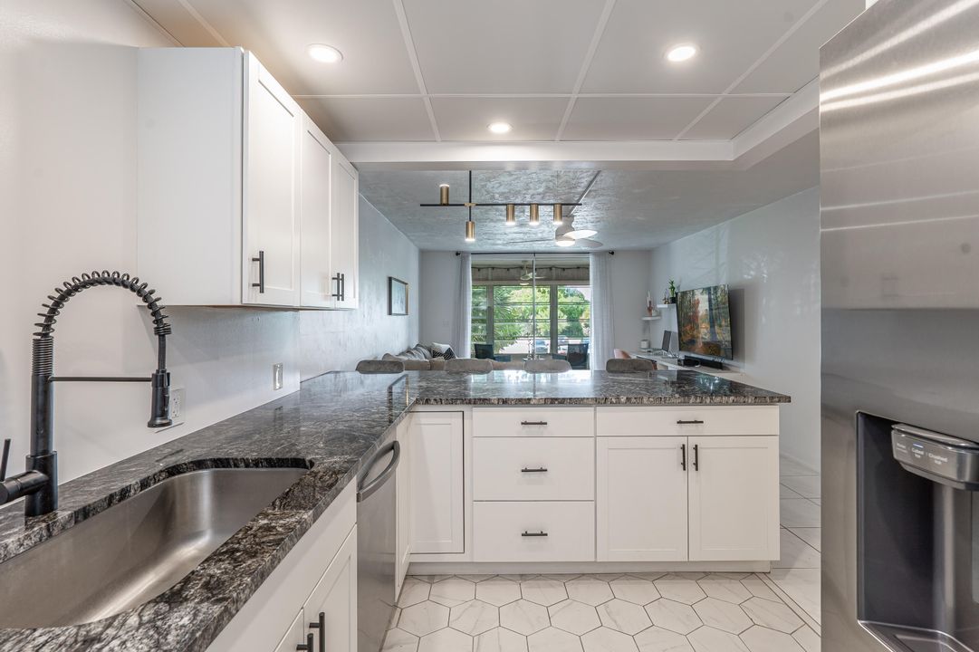 Active With Contract: $160,000 (1 beds, 1 baths, 1129 Square Feet)