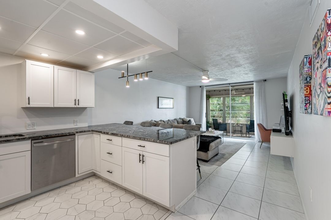 Active With Contract: $160,000 (1 beds, 1 baths, 1129 Square Feet)