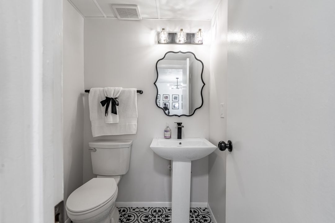 Active With Contract: $160,000 (1 beds, 1 baths, 1129 Square Feet)