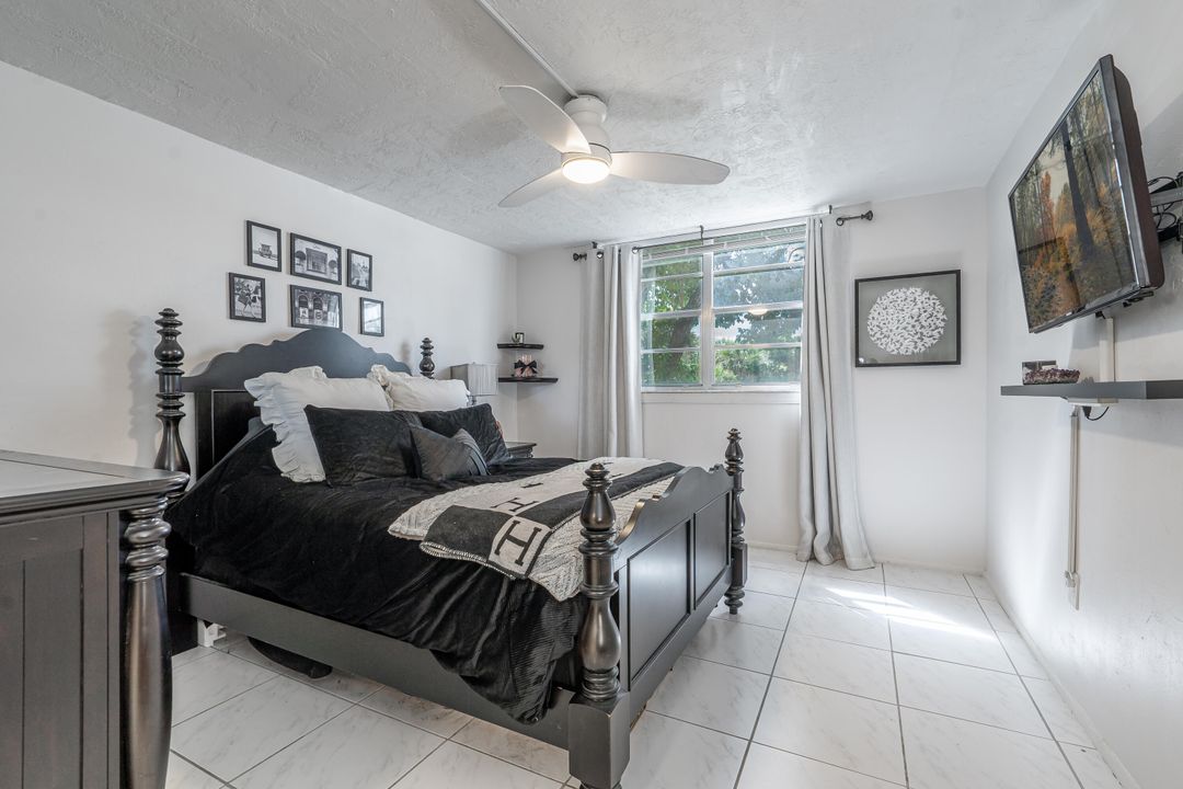 Active With Contract: $160,000 (1 beds, 1 baths, 1129 Square Feet)