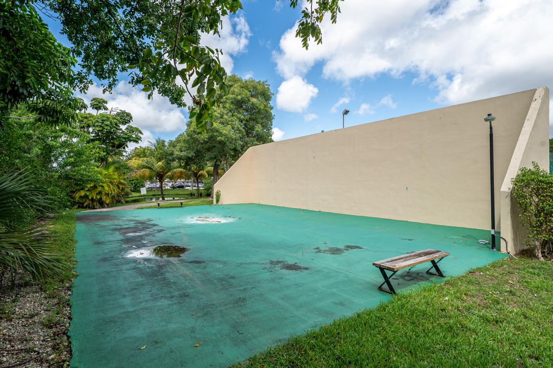 Active With Contract: $160,000 (1 beds, 1 baths, 1129 Square Feet)