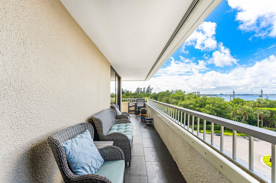 For Sale: $965,000 (2 beds, 2 baths, 1668 Square Feet)