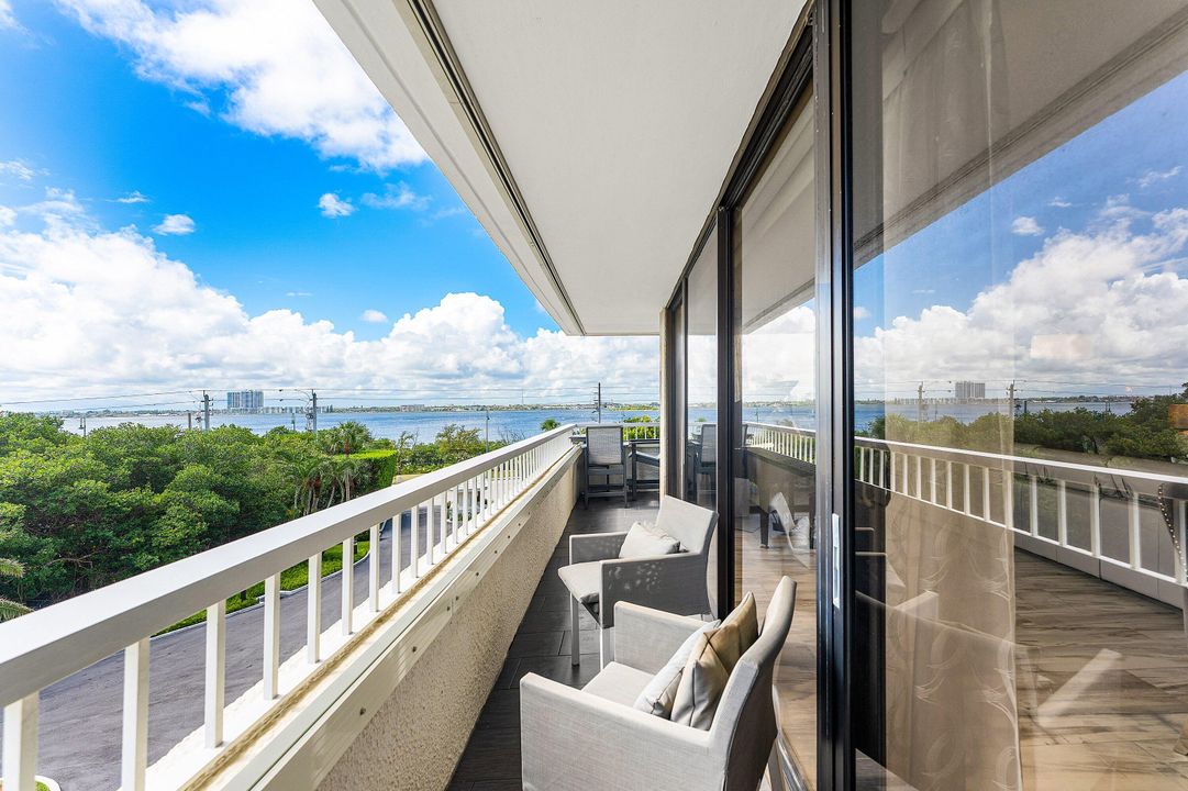 For Sale: $965,000 (2 beds, 2 baths, 1668 Square Feet)