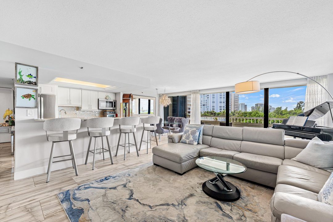 For Sale: $965,000 (2 beds, 2 baths, 1668 Square Feet)