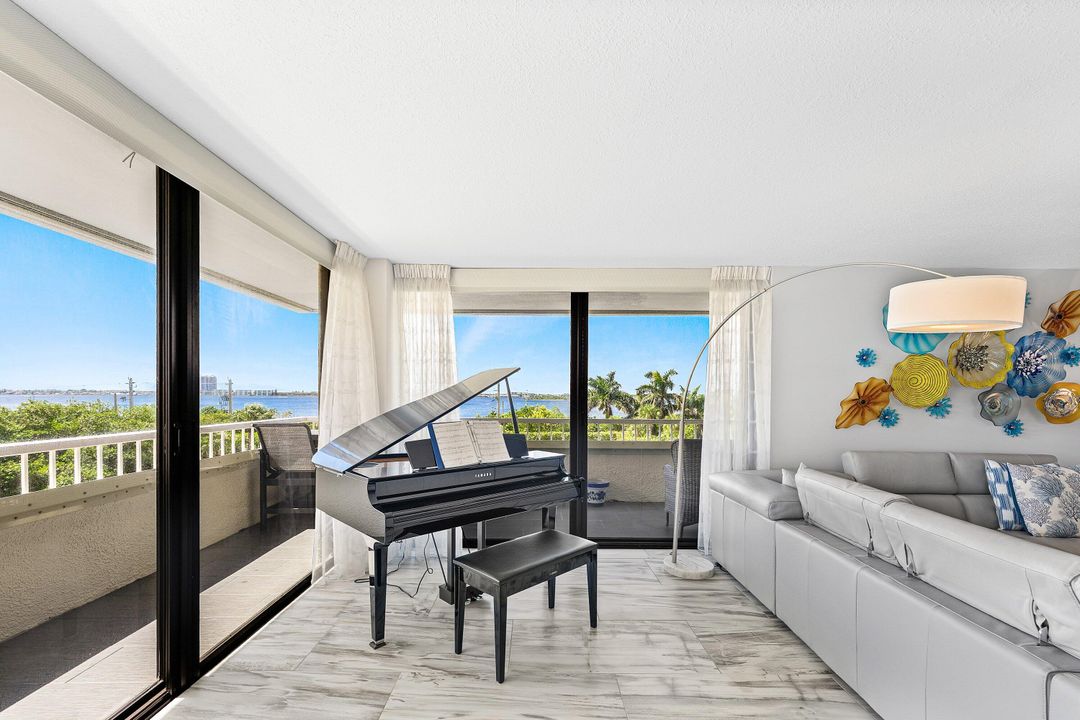 For Sale: $965,000 (2 beds, 2 baths, 1668 Square Feet)